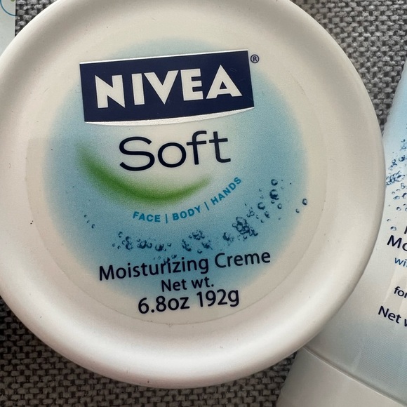 NEW NIVEA SOFT GIFT COLLECTION SET - Picture 4 of 6